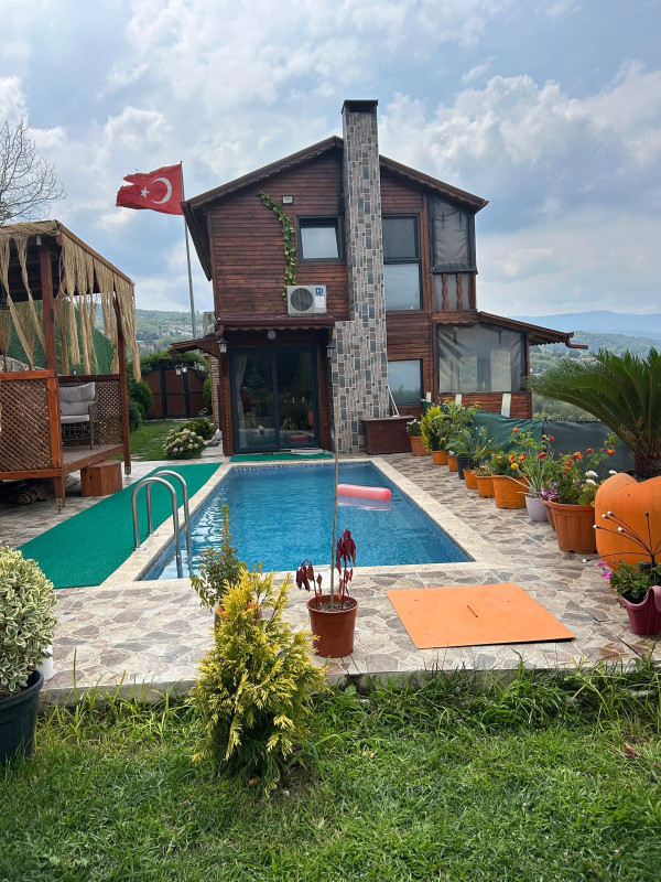 Sapanca Bayraklı Dağ Evi